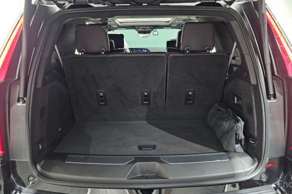 2024 Cadillac Escalade с пробегом 9 358 км