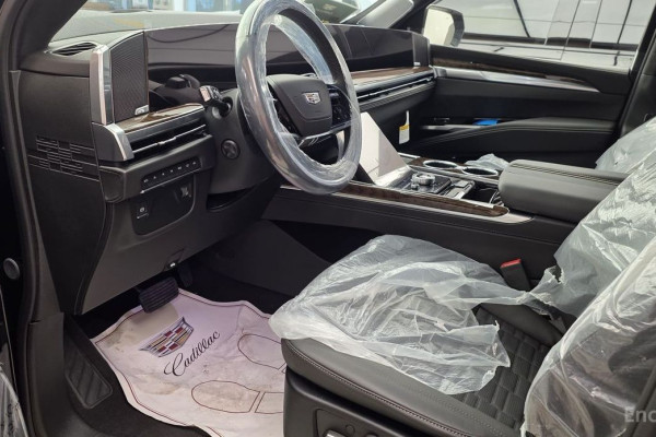 2025 Cadillac Escalade с пробегом 5 км