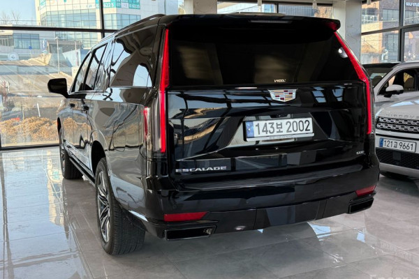 2023 Cadillac Escalade с пробегом 26 053 км