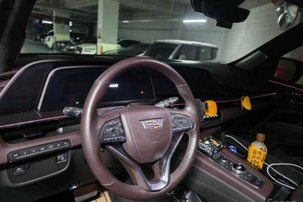 2023 Cadillac Escalade с пробегом 31 000 км