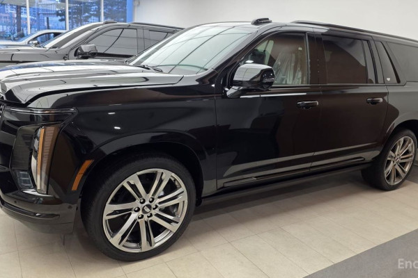 2025 Cadillac Escalade с пробегом 5 км