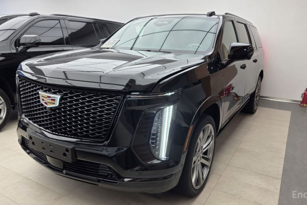 2025 Cadillac Escalade с пробегом 5 км