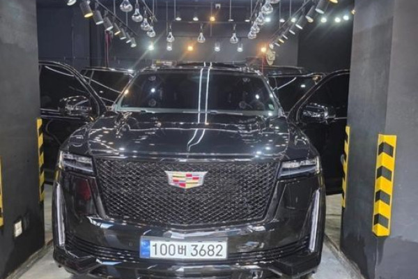 2023 Cadillac Escalade с пробегом 31 000 км