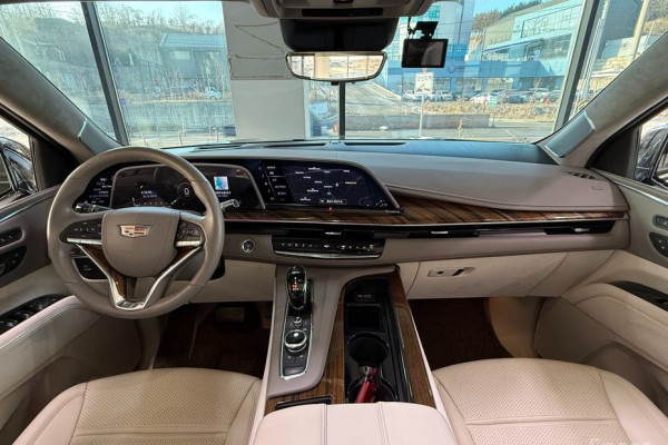 2023 Cadillac Escalade с пробегом 26 053 км