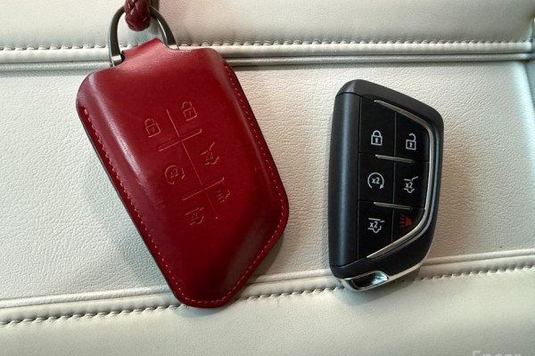 2023 Cadillac Escalade с пробегом 26 053 км