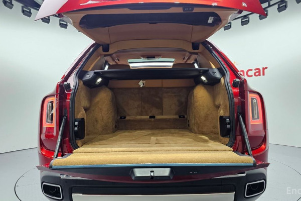 2023 Rolls-Royce Cullinan с пробегом 27 809 км