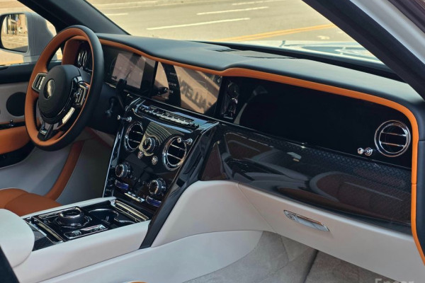 2025 Rolls-Royce Cullinan с пробегом 1 623 км