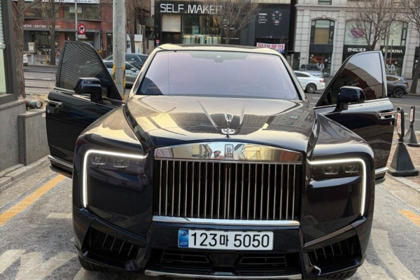 2025 Rolls-Royce Cullinan с пробегом 200 км