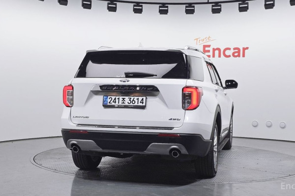 2023 Ford Explorer с пробегом 9 840 км