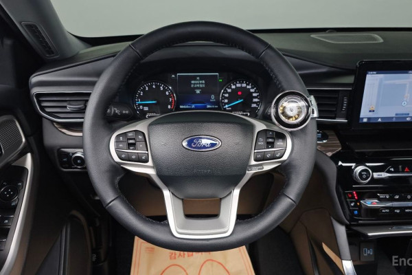 2023 Ford Explorer с пробегом 9 840 км