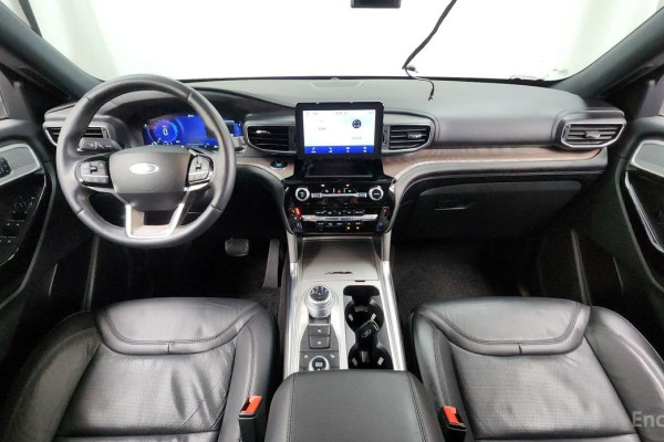 2022 Ford Explorer с пробегом 28 518 км