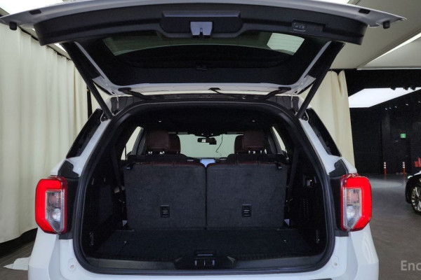 2022 Ford Explorer с пробегом 28 518 км