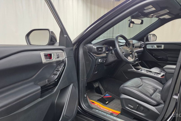 2022 Ford Explorer с пробегом 13 698 км