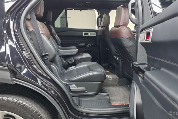 2022 Ford Explorer с пробегом 13 698 км