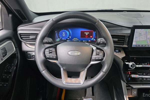 2022 Ford Explorer с пробегом 13 698 км