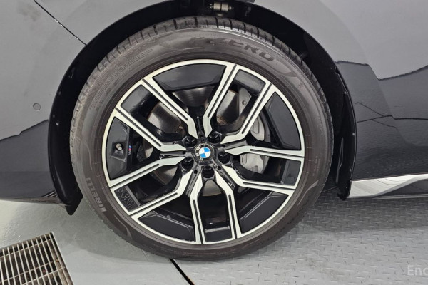 2023 BMW 7 серии с пробегом 21 893 км