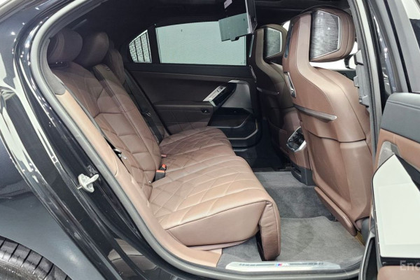 2023 BMW 7 серии с пробегом 21 893 км