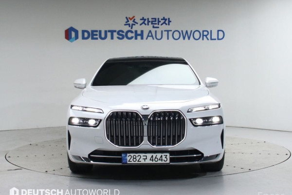 2023 BMW 7 серии с пробегом 28 725 км
