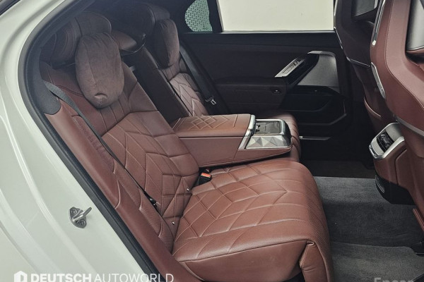 2023 BMW 7 серии с пробегом 28 725 км