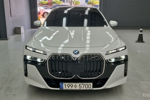 2023 BMW 7 серии с пробегом 32 000 км