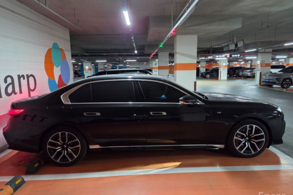 2023 BMW 7 серии с пробегом 25 000 км