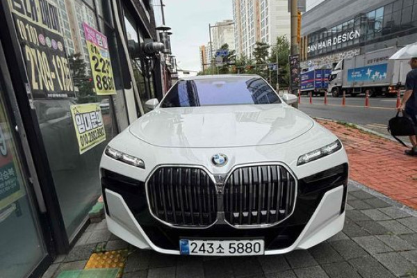 2025 BMW 7 серии с пробегом 8 945 км