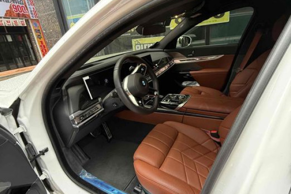 2025 BMW 7 серии с пробегом 8 945 км