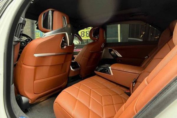 2025 BMW 7 серии с пробегом 8 945 км