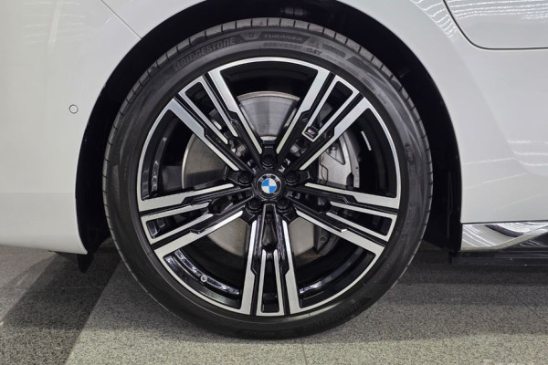 2024 BMW 7 серии с пробегом 7 781 км