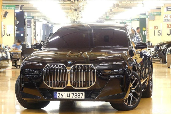 2025 BMW 7 серии с пробегом 5 900 км