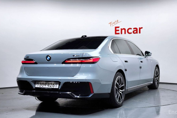 2024 BMW 7 серии с пробегом 12 632 км