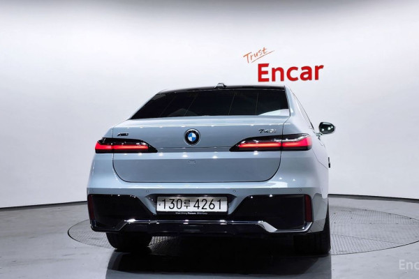 2024 BMW 7 серии с пробегом 12 632 км