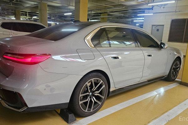 2024 BMW 7 серии с пробегом 15 600 км