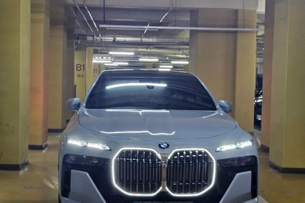 2024 BMW 7 серии с пробегом 15 600 км