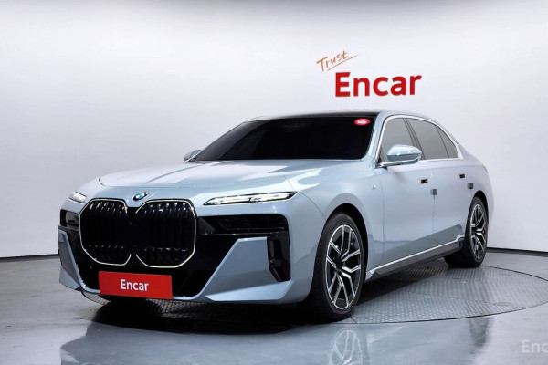 2024 BMW 7 серии с пробегом 12 632 км
