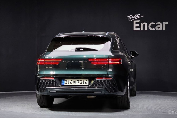 2021 Genesis GV70 с пробегом 90 818 км