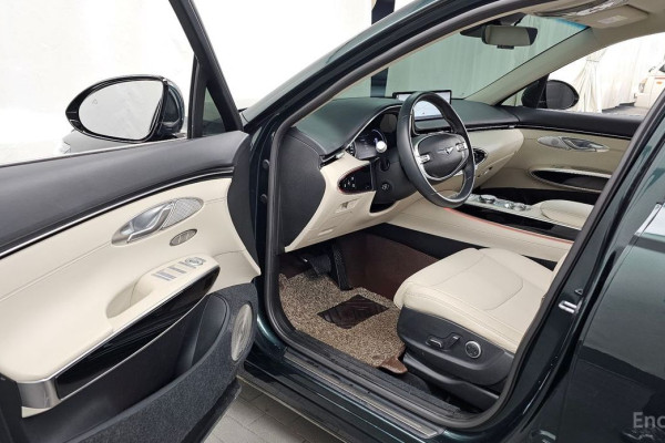 2021 Genesis GV70 с пробегом 90 818 км