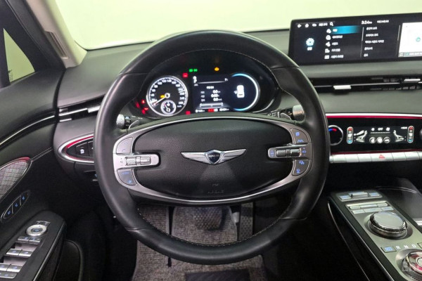 2022 Genesis GV70 с пробегом 88 424 км