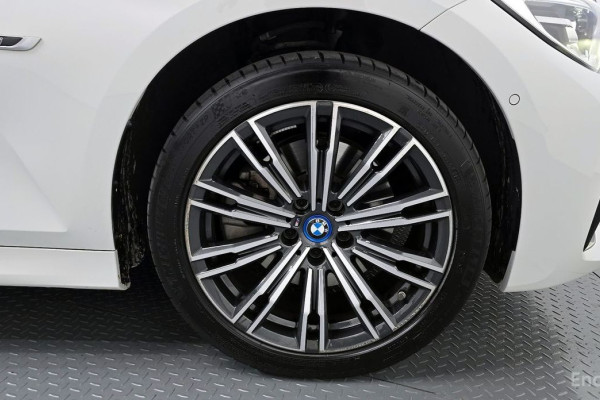 2022 BMW 3 серии с пробегом 27 444 км