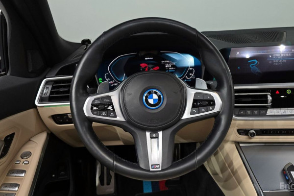 2022 BMW 3 серии с пробегом 27 444 км