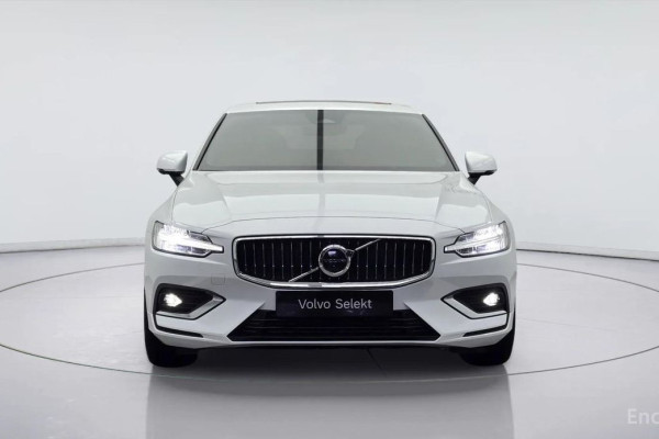 2023 Volvo S60 с пробегом 10 118 км