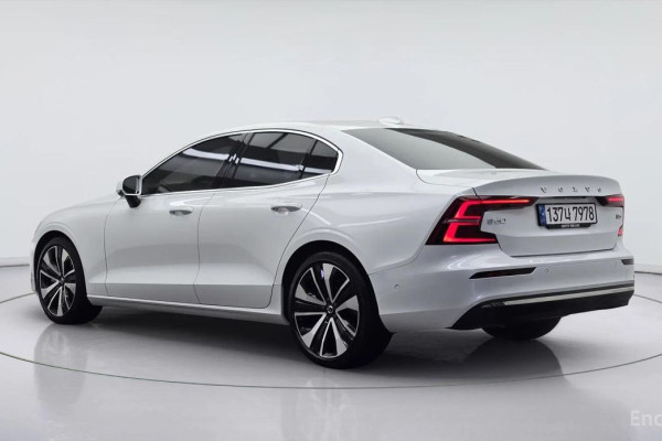 2023 Volvo S60 с пробегом 10 118 км