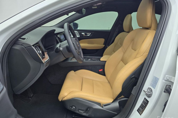 2023 Volvo S60 с пробегом 10 118 км