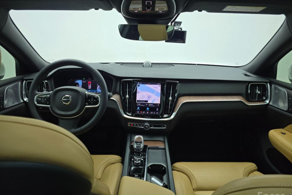 2023 Volvo S60 с пробегом 10 118 км