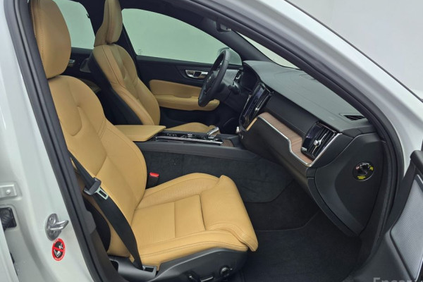 2023 Volvo S60 с пробегом 10 118 км