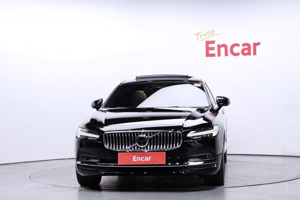 2023 Volvo S90 с пробегом 8 800 км