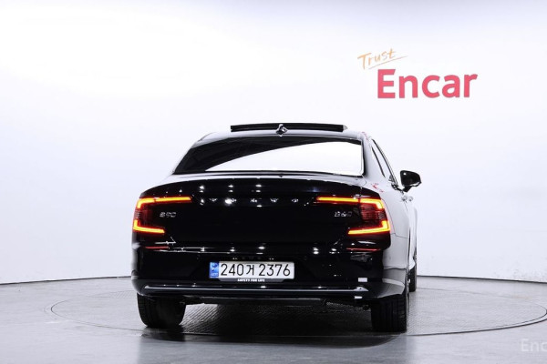 2023 Volvo S90 с пробегом 8 800 км