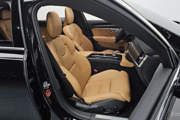 2023 Volvo S90 с пробегом 8 800 км