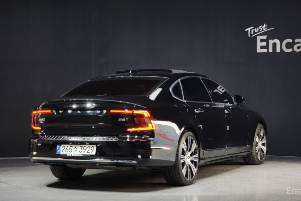 2022 Volvo S90 с пробегом 37 982 км