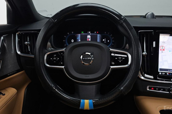 2023 Volvo S90 с пробегом 8 800 км